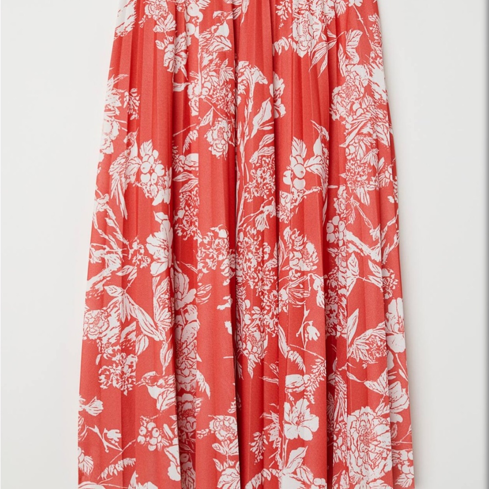 EUC H&M Red and White Floral Maxi Skirt